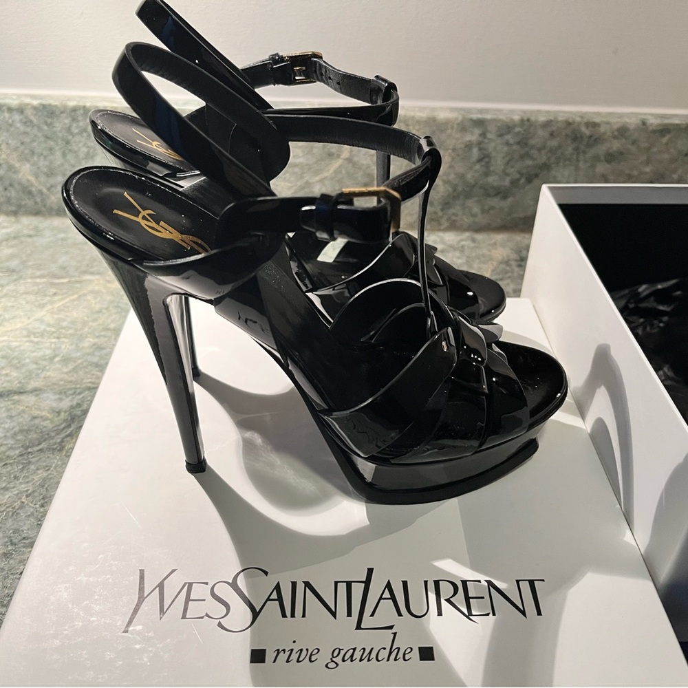 Yves Saint Laurent black patent platform Tribute heels size 38 (8)